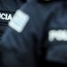 Armados y vestidos de policías entraron a una casa y robaron plantas de marihuana