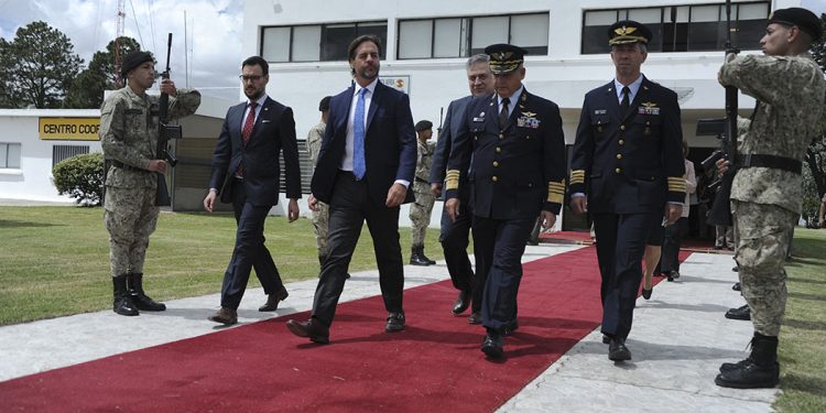 Delegación uruguaya liderada por el presidente Lacalle Pou ya trabaja en China