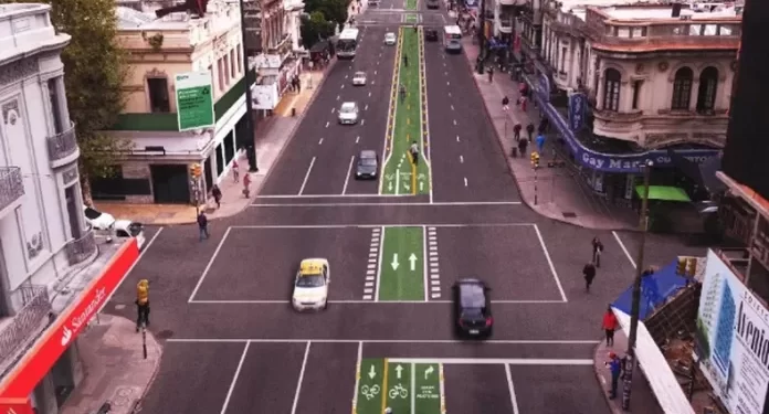 Continúan las críticas a la ciclovía de la avenida 18 de Julio en Montevideo