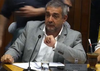 Blancos defienden al gobierno desde la junta y rechazan el término crisis institucional
