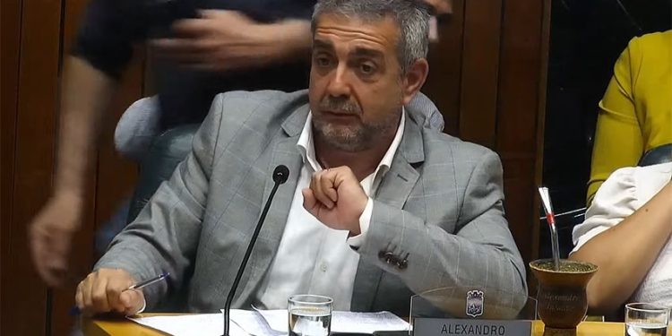 Blancos defienden al gobierno desde la junta y rechazan el término crisis institucional