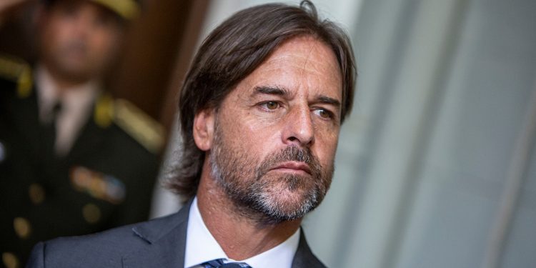 Encuesta Equipos:45% aprueba la gestión de Lacalle Pou  36% desaprueba