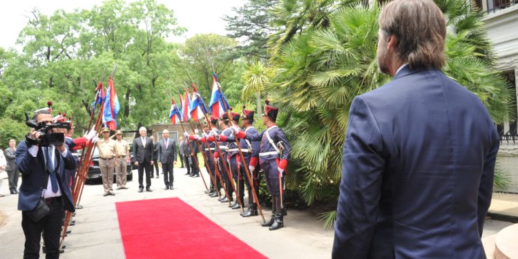 Presidente armenio visitó a Lacalle Pou y a Argimón