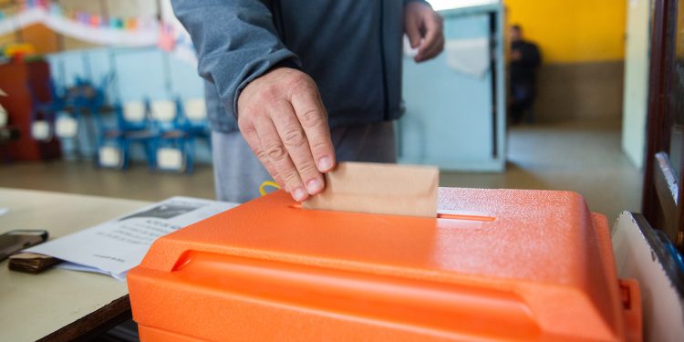 Encuesta Equipos: FA 45%, PN 29%, PC 7% y CA 2%
