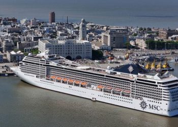 Crucero MSC Musica atraca en el puerto de Montevideo