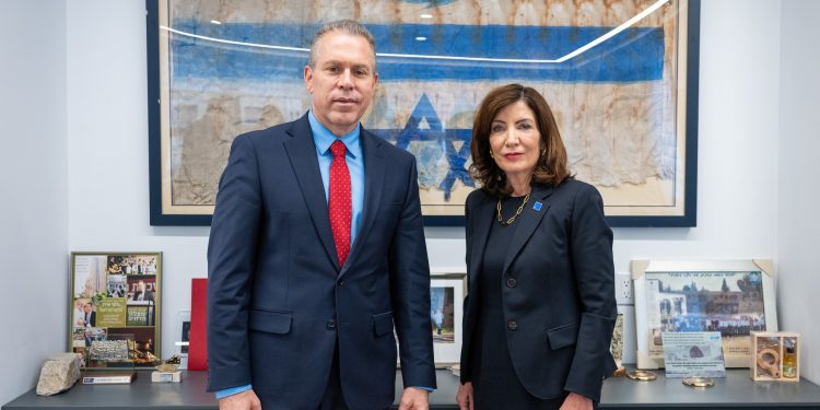 «Si quieren un cese al fuego real, llamen allí»: Representante israelí en ONU muestra el número de la oficina de Hamás en Gaza