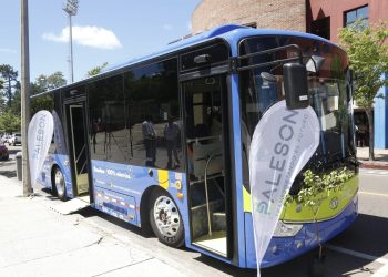 IDM adquirió ómnibus eléctrico para el transporte de trabajadores