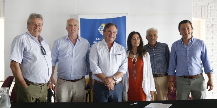 Obras comunitarias: MTOP firmó convenios con la Liga de Punta del Este y la Diócesis de Maldonado