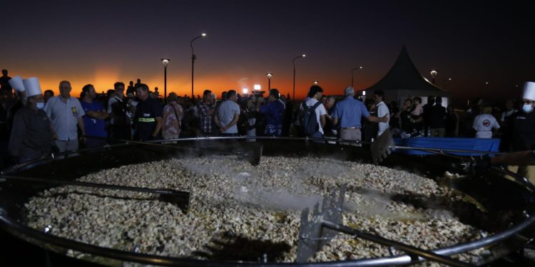 Comienza la Fiesta de la Gran Paella Gigante con una amplia grilla musical