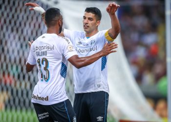 Suárez se despidió del Gremio con un doblete en el Maracaná