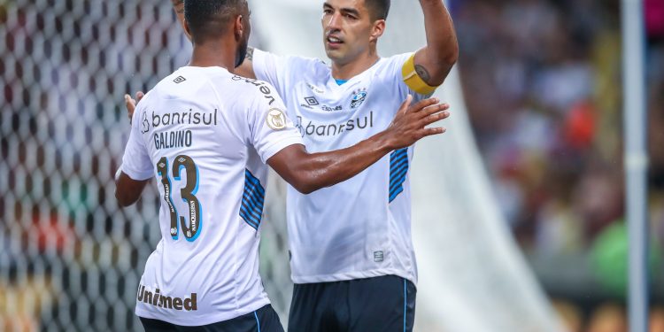 Suárez se despidió del Gremio con un doblete en el Maracaná