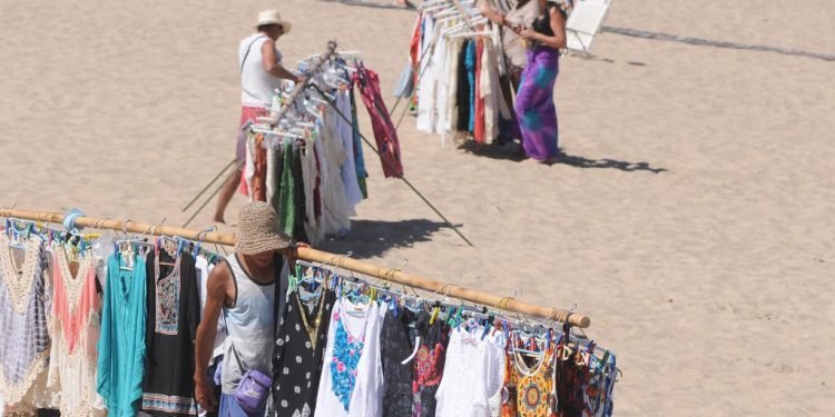 Venta ambulante en playas: decomisaron un total de 100 unidades de mercadería