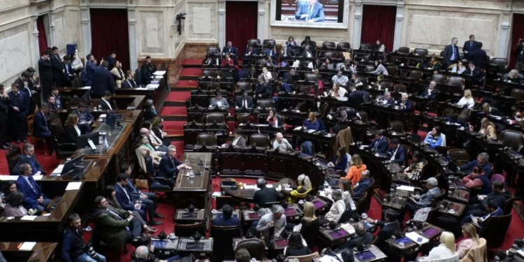 Ley Ómnibus: arranca en Argentina el debate de una iniciativa clave para la gestión de Milei y se espera una sesión récord