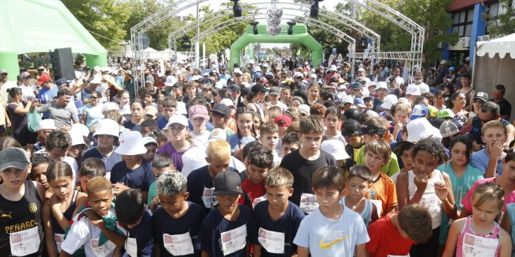 1000 niños inundaron las calles de Maldonado con la tradicional carrera San Fernandito