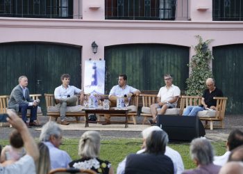 Lacalle Herrera y destacados periodistas elogiaron aporte realizado por Echeverría con su libro