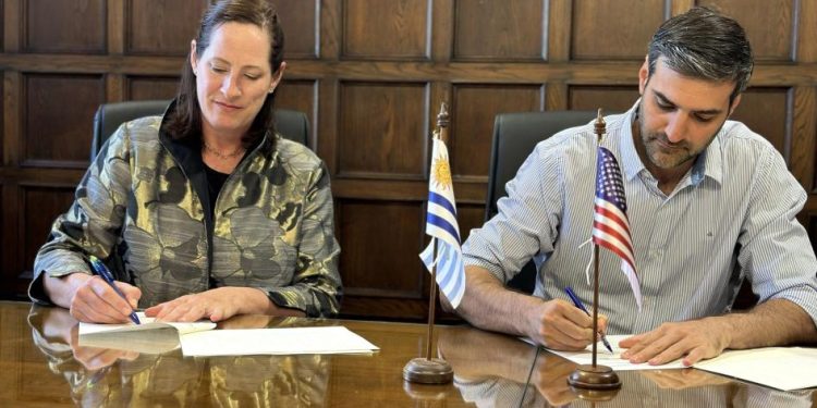 Uruguay y EE.UU firmaron acuerdo de seguridad fronteriza, que propone exención de visa.