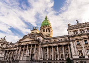 Congreso argentino comenzó a debatir proyecto del presidente Milei con varios cruces entre legisladores