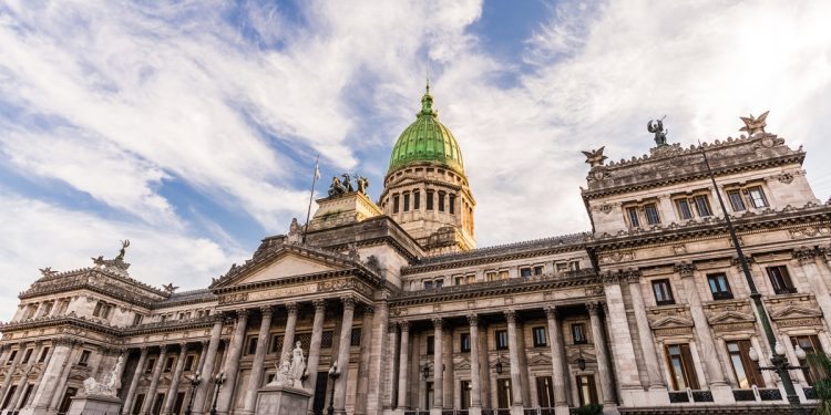 Congreso argentino comenzó a debatir proyecto del presidente Milei con varios cruces entre legisladores
