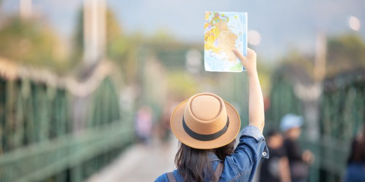 Turismo mundial recupera en 88 % niveles prepandemia con 1300 millones de viajes internacionales
