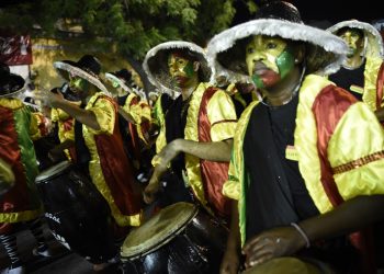 Montevideo: 45 comparsas salen desde esta noche en el Desfile de Llamadas