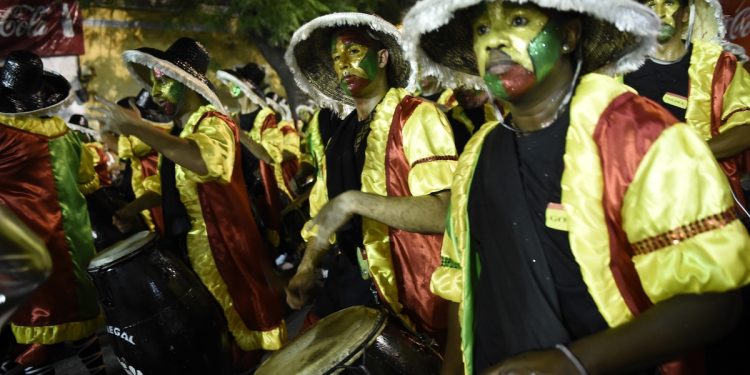 Montevideo: 45 comparsas salen desde esta noche en el Desfile de Llamadas