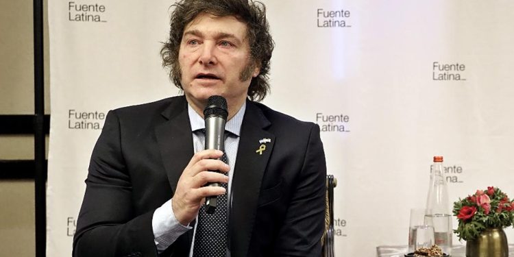 Milei volvió a apuntar contra el gobernador de Chubut: «Pobrecito, Nachito no la ve»