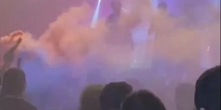 A casi 20 años de Cromañón, encendieron una bengala durante un recital en un boliche cerrado en Bs.As.