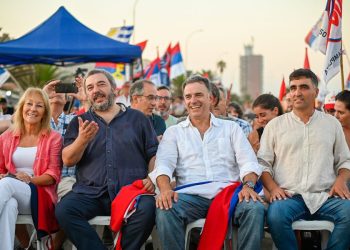 Con la mira puesta en cambiar la realidad, críticas a Delgado y al Gobierno, FA arrancó la campaña