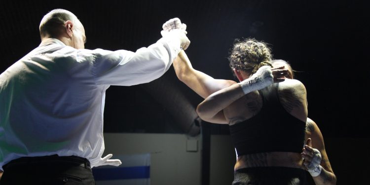 Boxeo en los comunales de Maldonado, una apuesta al deporte como aliado.