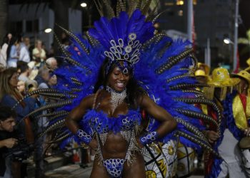 Samba y candombe en la Avenida Gorlero