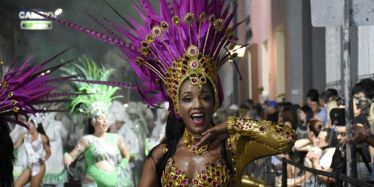 «Samba en Punta»: agrupaciones desplegarán alegría y color en la Avenida Gorlero  