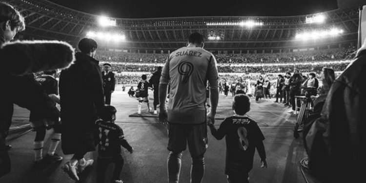 Luis Suárez anunció su retiro