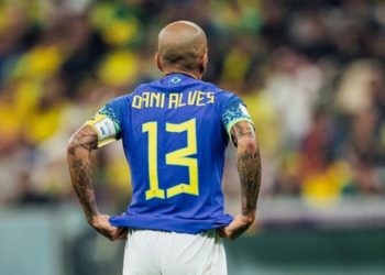 Condenaron al futbolista Dani Alves a 4 años y medio de prisión por abuso sexual