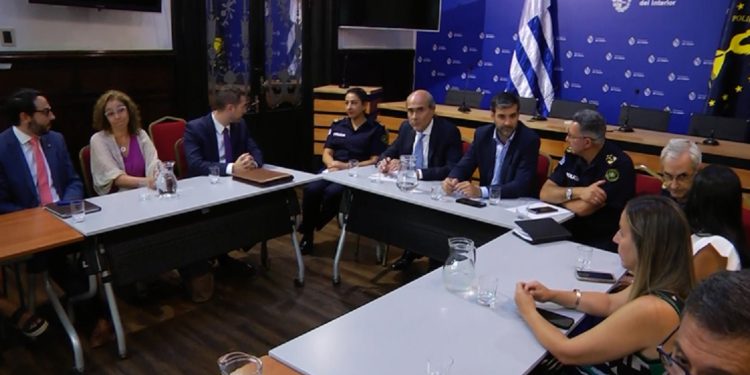 Interior coordinó acciones con organismos para combatir la violencia narco hacia niños