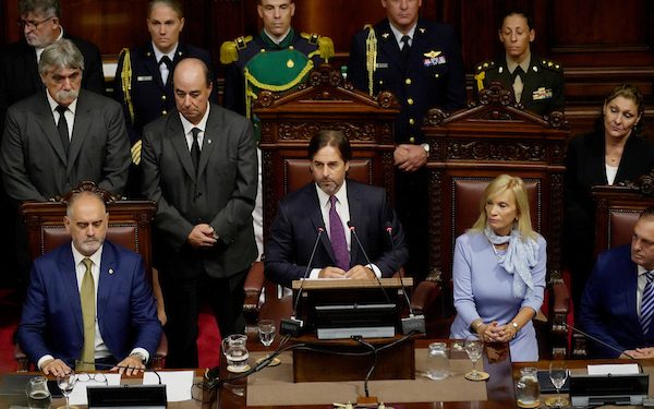 Lacalle reconoció a la intendencia de Maldonado su empuje para realojar el Kennedy