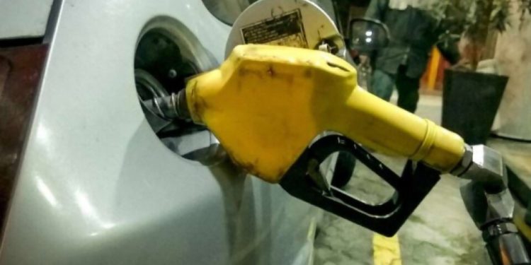 Según Precios de Paridad de Importación, combustibles deberían subir un peso