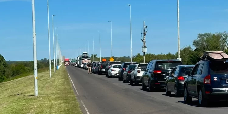 Demoras en el Puente Gualeguaychú-Fray Bentos para cruzar a Uruguay