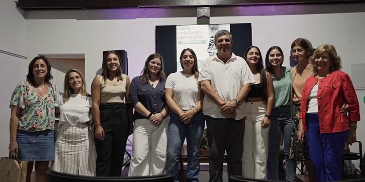 Municipio de PDE homenajeó a mujeres pilotos en su día