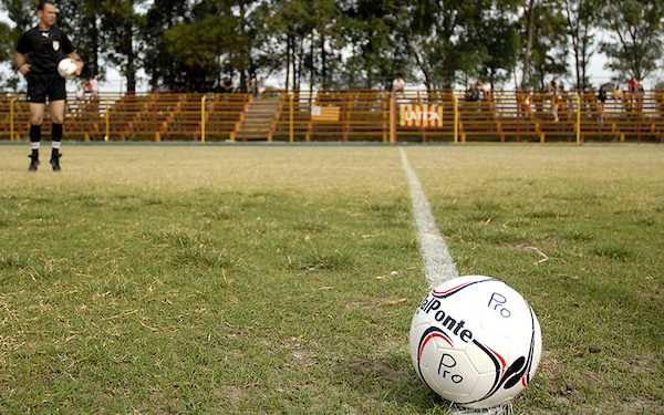 La Asamblea de árbitros aceptó la propuesta de la AUF y vuelve el fútbol