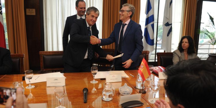 Acuerdo entre Puerto de Montevideo y el de Vigo generará «decenas de millones de dólares de ganancia»