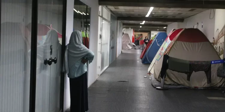 Mas de 60 afganos siguen acampados en el aeropuerto de São Paulo