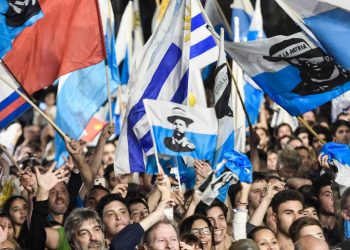 Opción Consultores: FA 43%, PN 28%, PC 8%, CA 3% y PI 1%