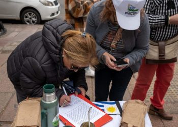 Cabildo Abierto cuenta con 215 mil firmas para plebiscito contra la usura