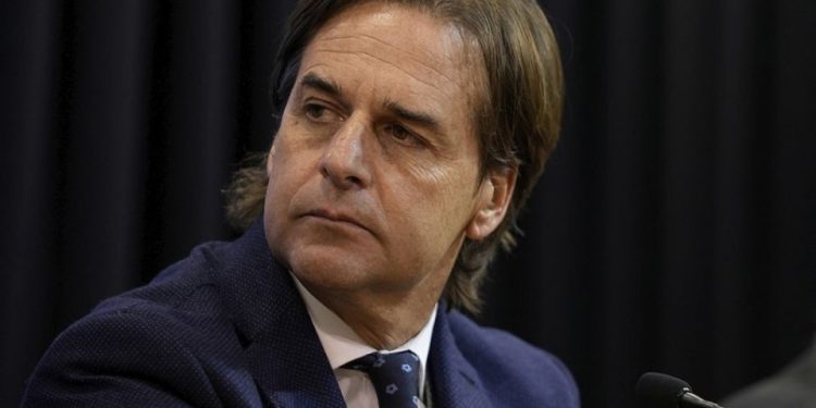 Encuesta: Lacalle Pou tiene aprobación del 46%