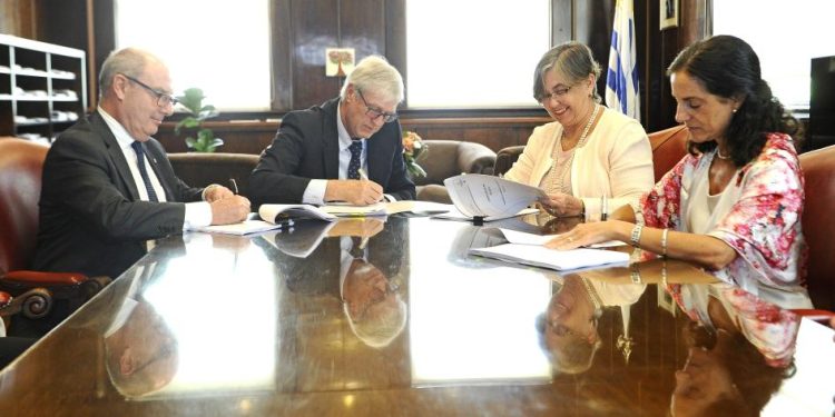 Gobierno acordó crédito para «universalizar» el saneamiento