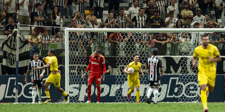 Peñarol cayó 3-2 ante Atlético Mineiro