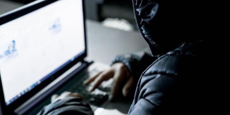 Condenaron a dos jóvenes estafadores por fraudes en comercios de Maldonado