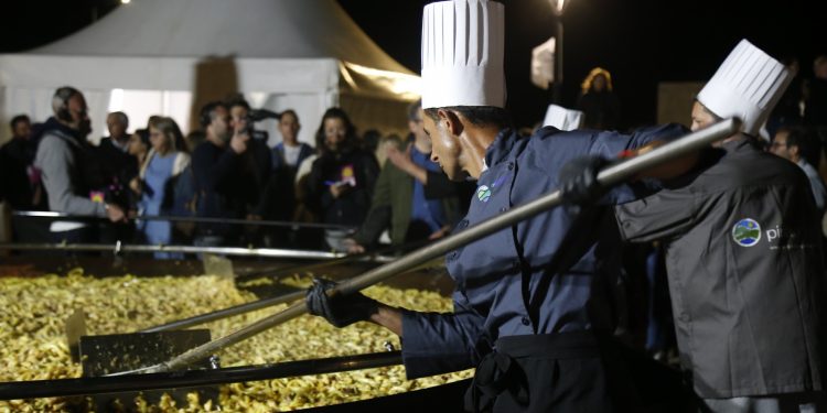Piriápolis ya piensa en la celebración de los 25 años de la Paella Gigante