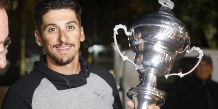 Ganador de la Vuelta Ciclista del Uruguay fue recibido en Maldonado por autoridades, familiares y amigos