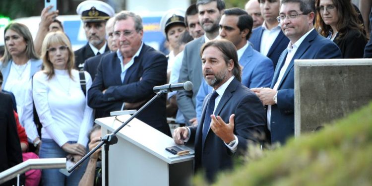 Lacalle Pou presentó el nuevo centro de salud «Enrique Claveaux» donde era el ex hospital Filtro